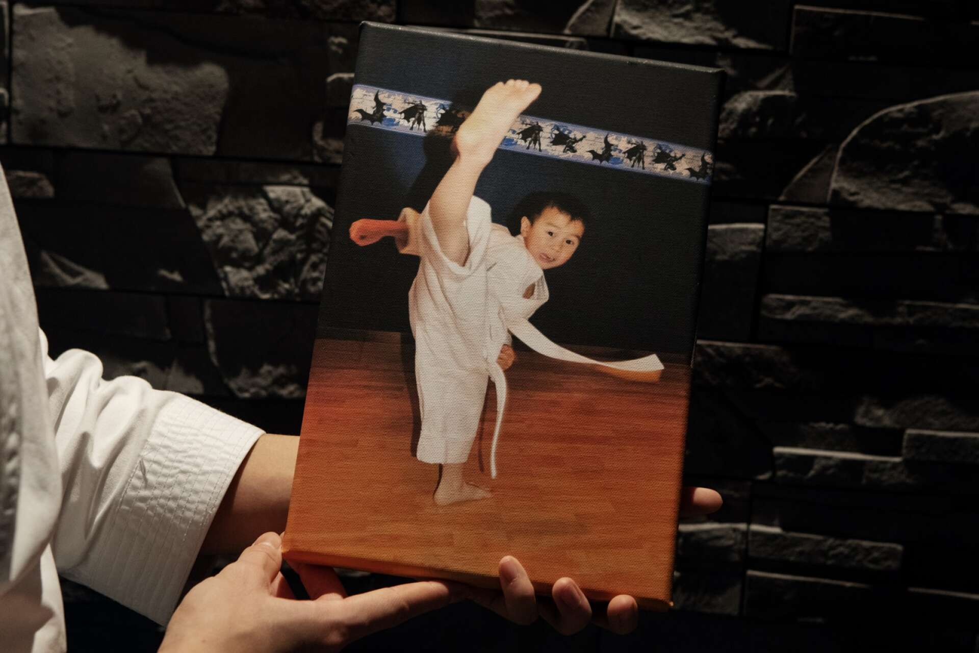 Här är William Tran som femåring när han sparkade igång karatekarriären.