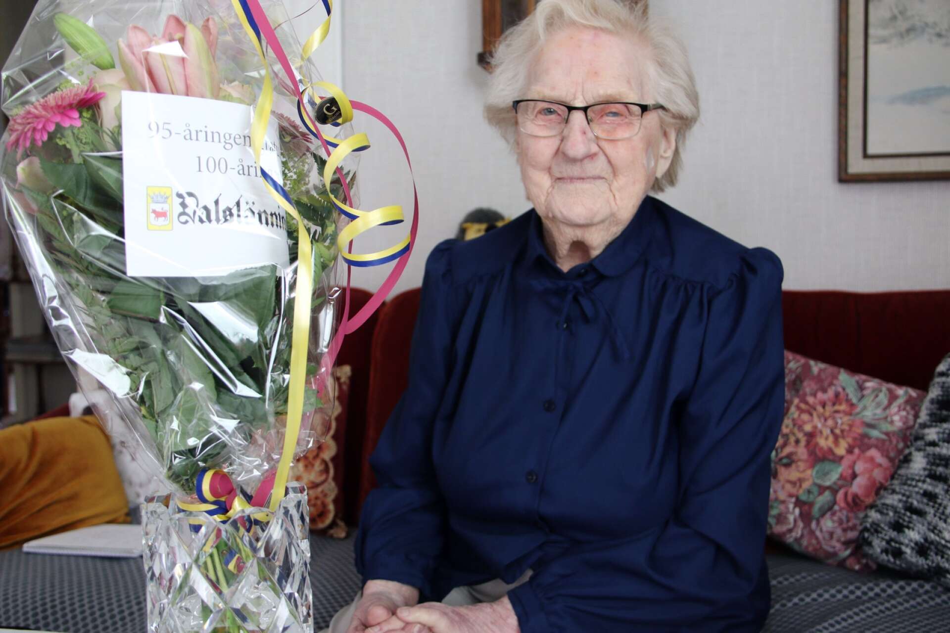 Tidningen Dalslänningen uppvaktade 100-åringen Elvy Johansson i juli 2020.