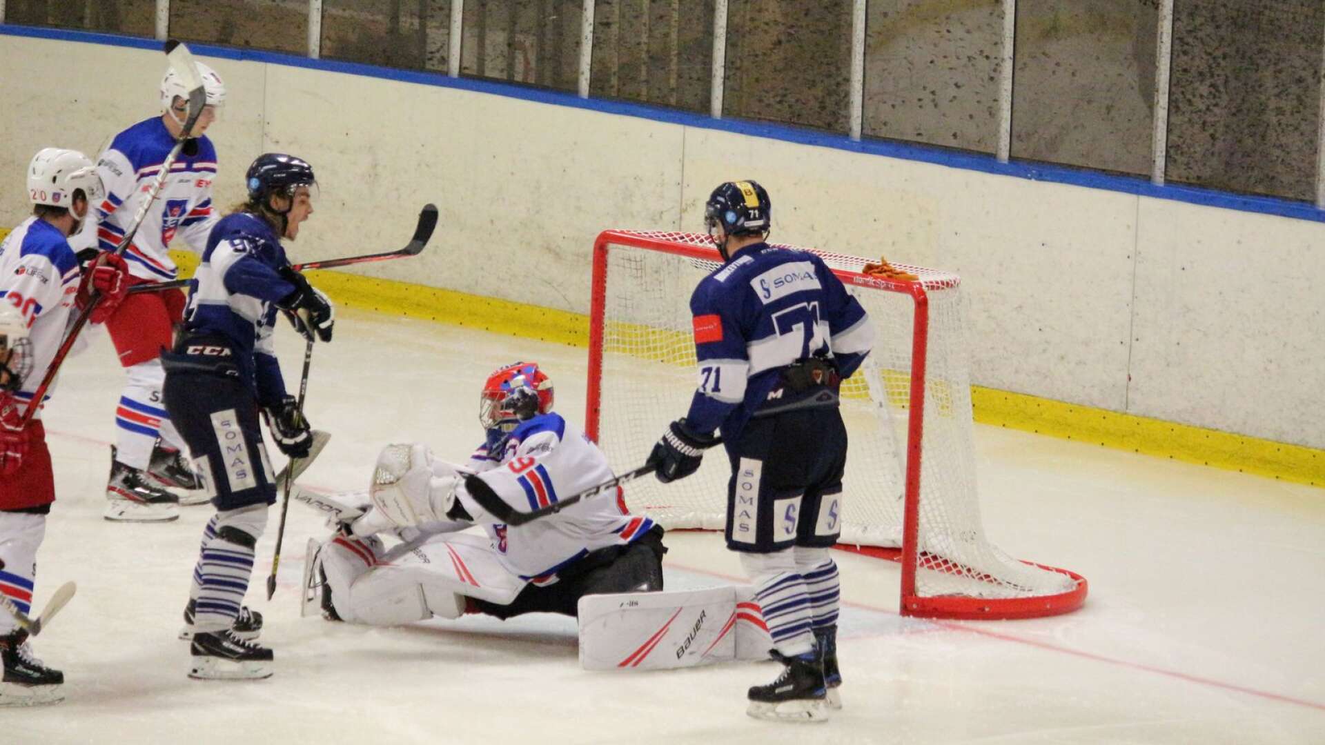 Matcher fortsätter att ställas in och nu medger Värmlands ishockeyförbund att man snart kan tvingas pausa alla matcher, precis som Region Syd redan gjort.