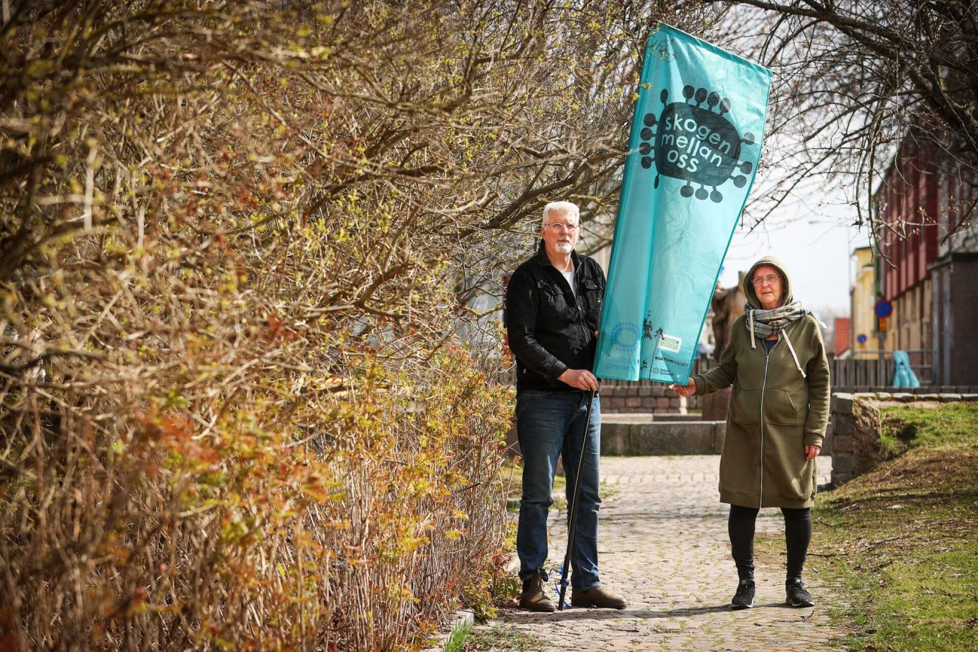 Janove Ekstedt och Anne Sundkvist på Konstfrämjandet är mitt i projektet Skogen mellan oss, som redan syns på Herrhagen men i sommar också kommer att vara igång i Brunsberg, Arvika.
