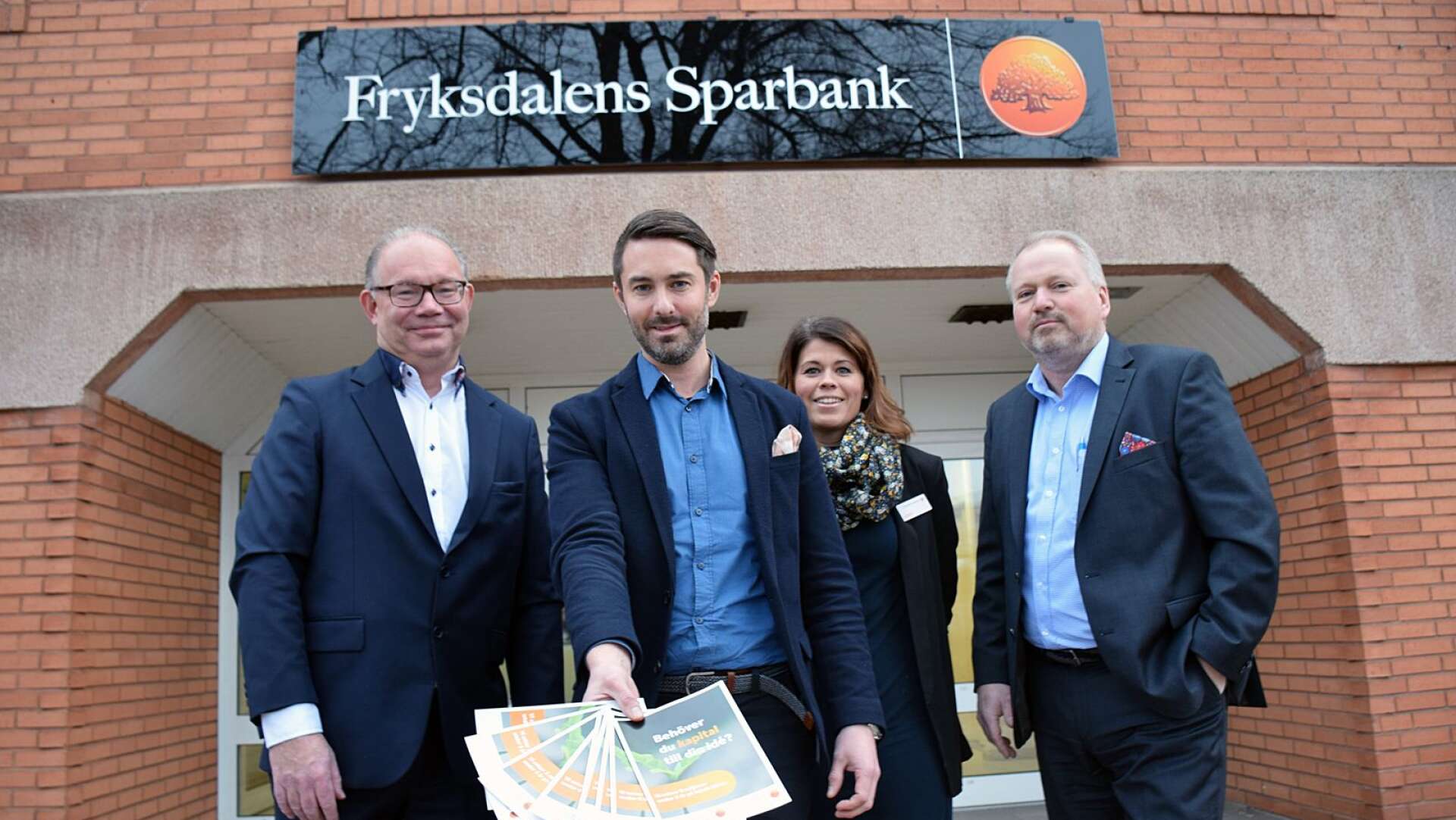 Här kan det finnas riskkapital för mindre företag. Från vänster Håkan Nordblad, vd Westra Wermlands sparbank och från Fryksdalens sparbank: Claes Edberg, företagsmarknadschef, Anna Öhgren Bodén, kommunikatör och Anders Bäckman, vd.