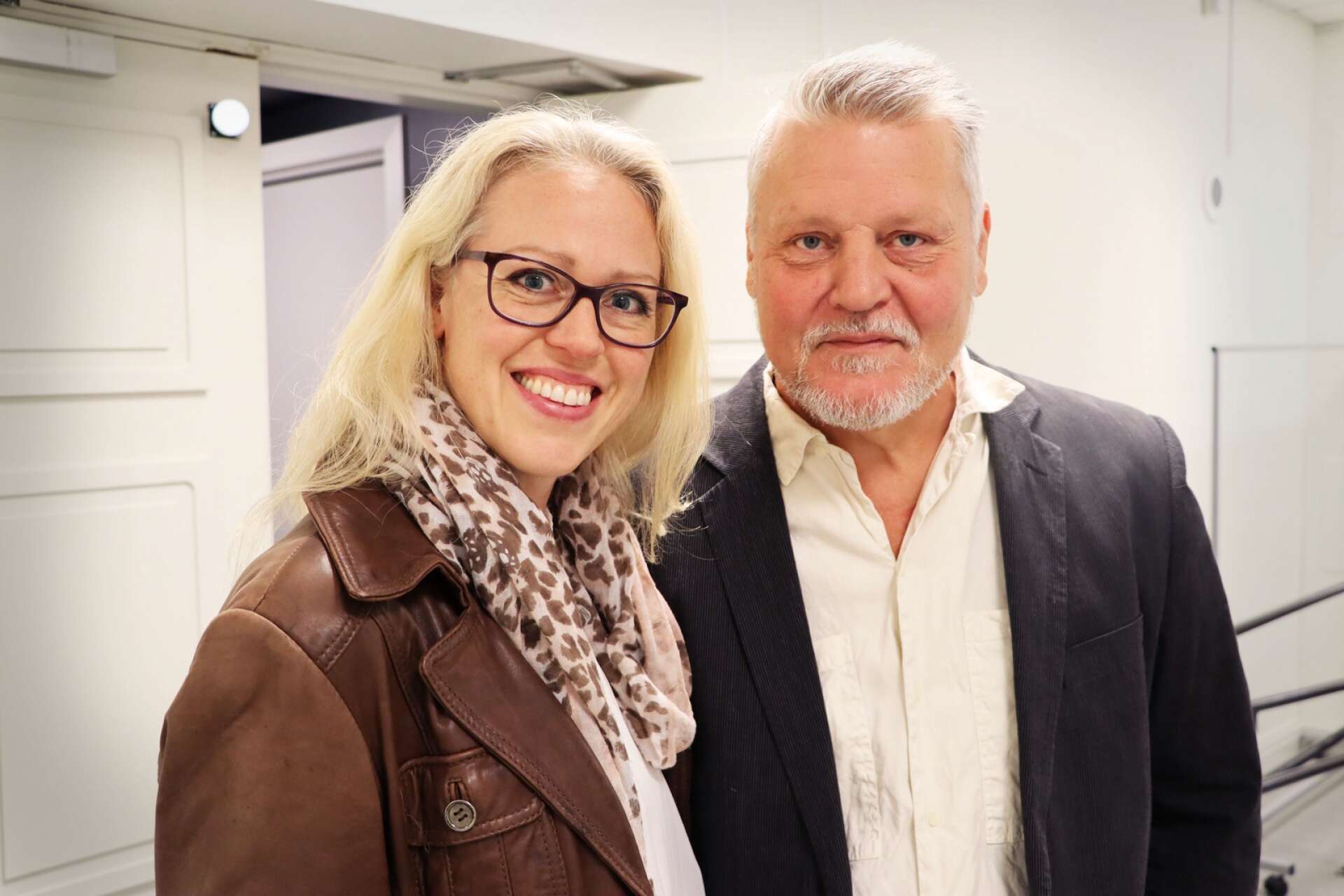 Regissören Eva-Lotta Hultman tillsammans med Joakim Blomquist ur Scenproduktions ensemble.