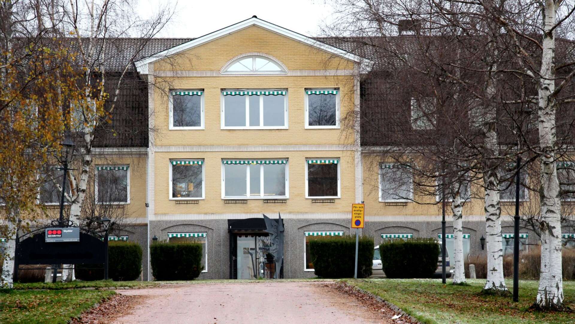 Efter en ettårig process med Migrationsverket ska nu arbetet med att sälja hotell Selma Lagerlöf fortsätta. 
