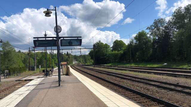 För tågpendlare från stationen i Degerfors längs Värmlandsbanan till Kristinehamn är nog förslaget kommunstyrelsens arbetsutskott ger kommunstyrelsen värdefullt, nu ligger bollen hos regionen.