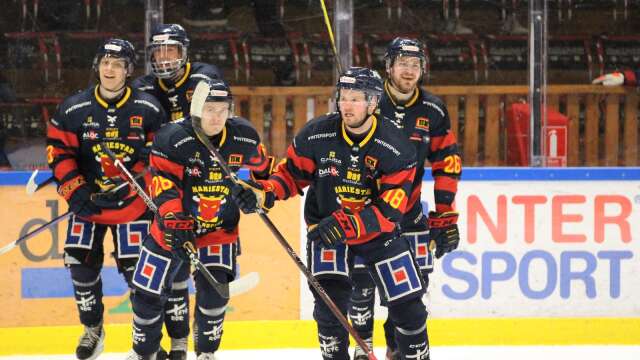 I tisdags stod det färdigt att Jesper Lindén (nummer 18) blir kvar i Bois. Nu vet han och resten av Bois när de ska spela, då spelschemat för Hockeyettan är klart.