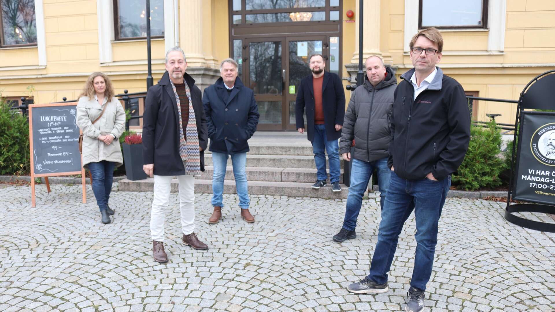I november träffade Lars Mejern Larsson (tvåa från vänster) tillsammans med de lokala partivännerna Karin Ardefelt, Bjarne Olsson, Samuel Carlén företagarna Patrik Ekman och Klas Lidén som berättade om hur de har drabbats av pandemin.