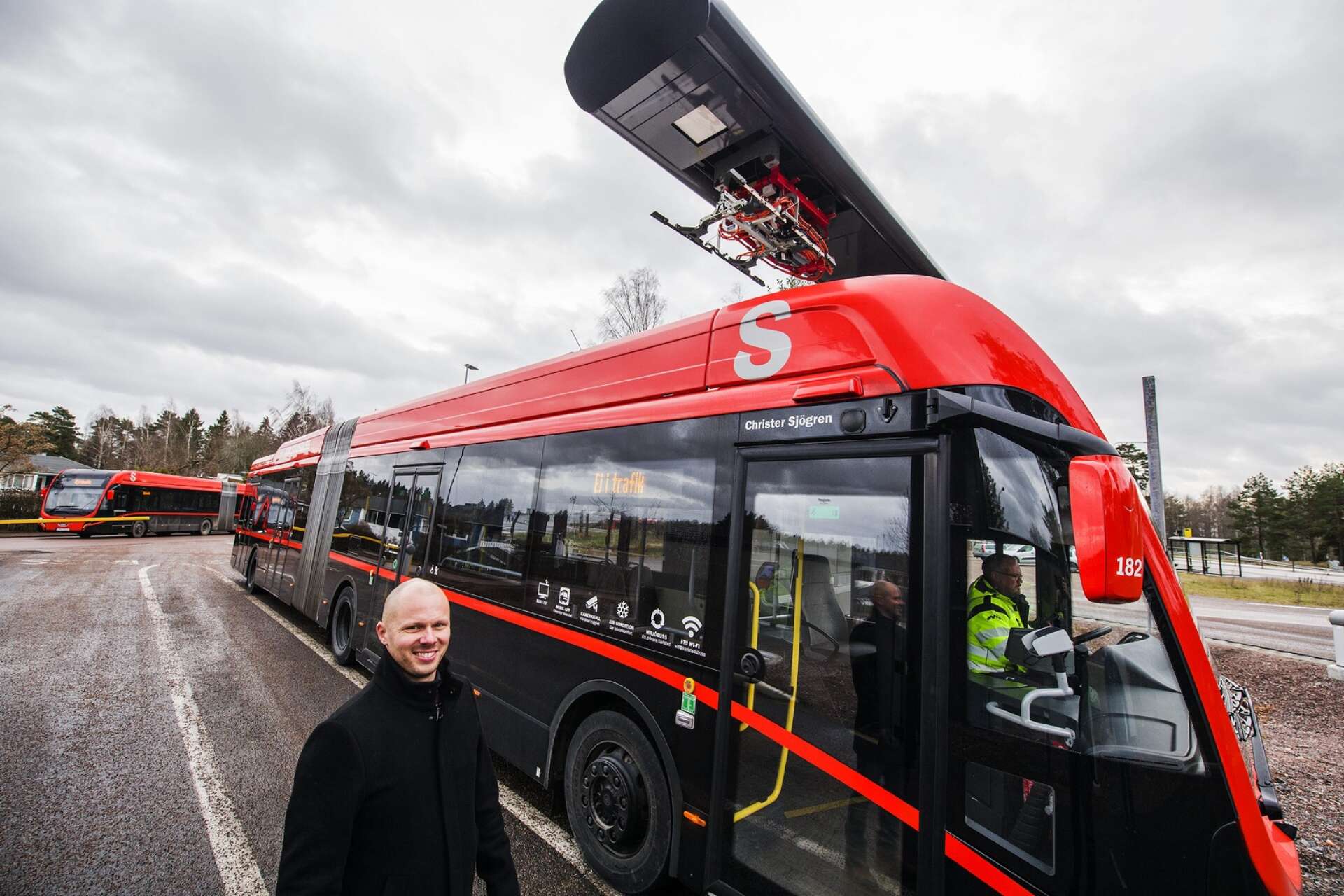 Mathias Lindgren på kollektivtrafiken säger att förlängda och förändrade linjer har fått fler Karlstadsbor att ta bussen.
