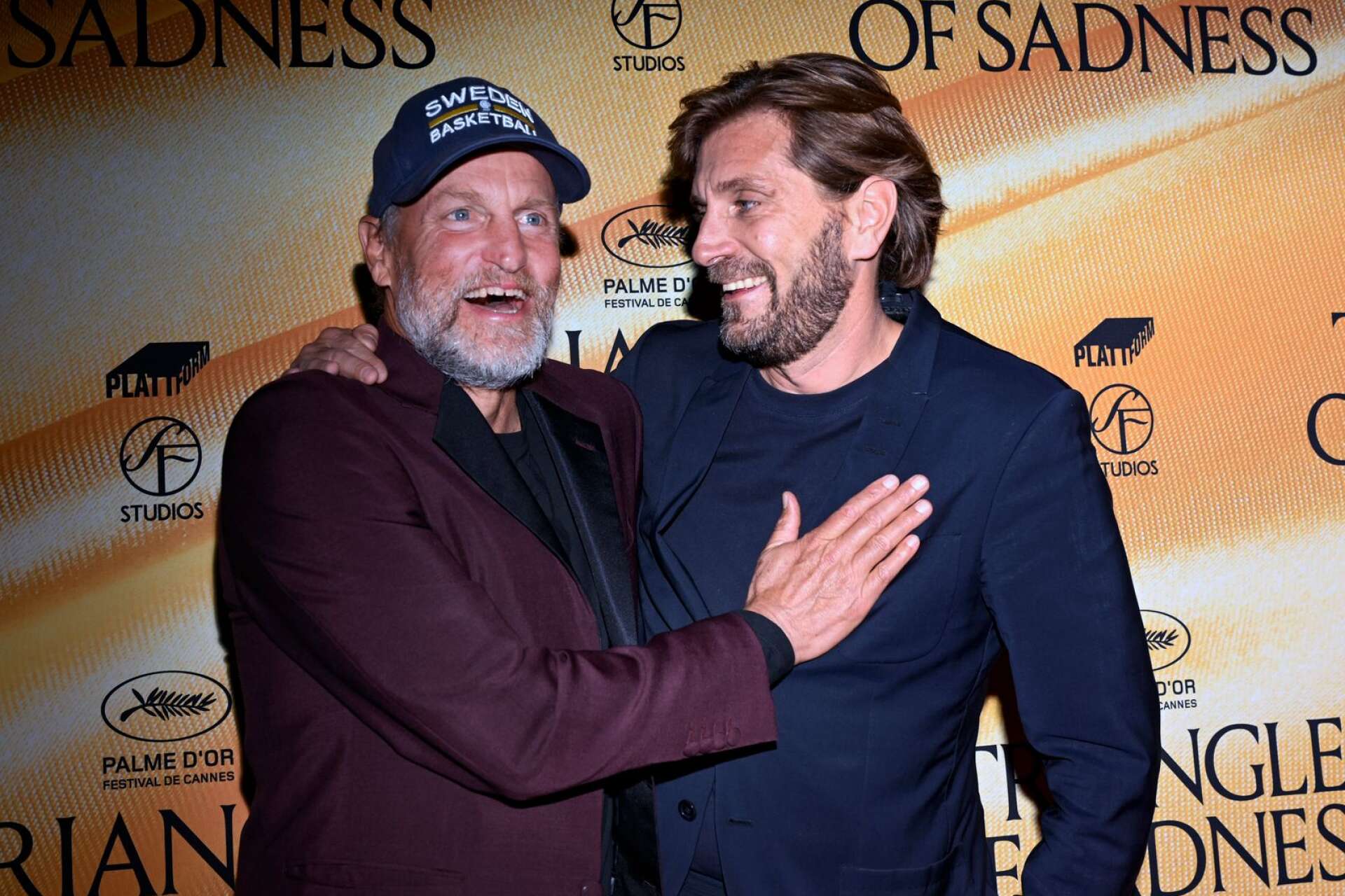 Den amerikanske skådespelaren Woody Harrelson och filmregissören Ruben Östlund, vimmel på premiären av filmen &quot;Triangle of Sadness&quot; på Rigoletto.