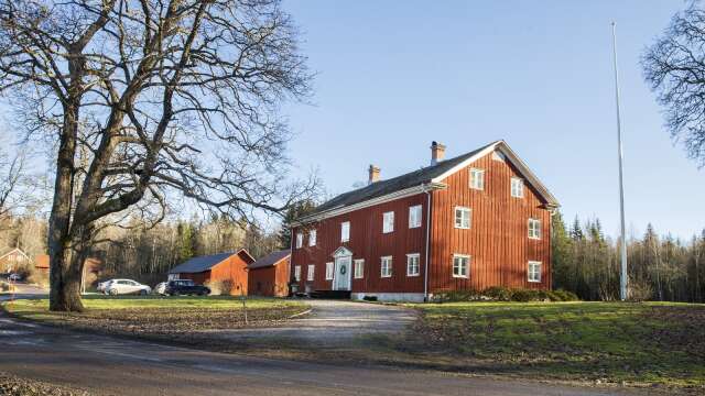 Den ståtliga Glänne gård, bara ett stenkast från Karlstad, ligger nu ute till försäljning. Priset ligger på elva miljoner kronor.