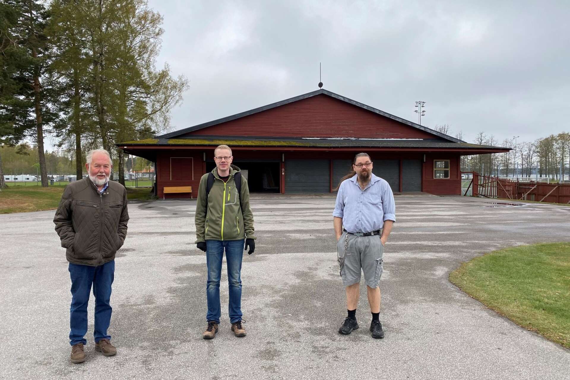 Här planeras filmvisningar. Jan Kjellberg, Folkets park, tillsammans med Ericson och Linus Karlström från Folkets hus.