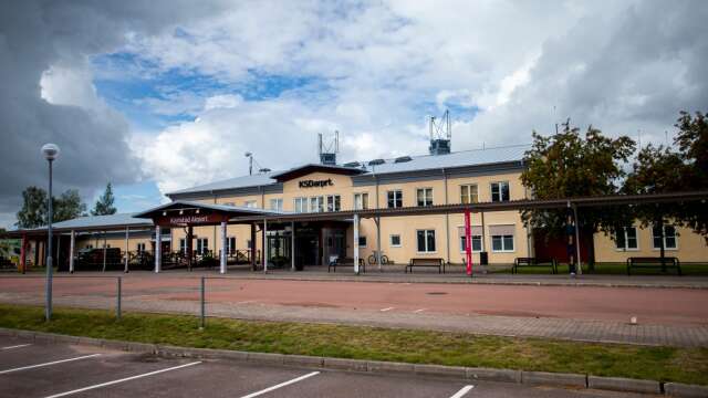 Miljötillståndet för Karlstad Airport godkändes.