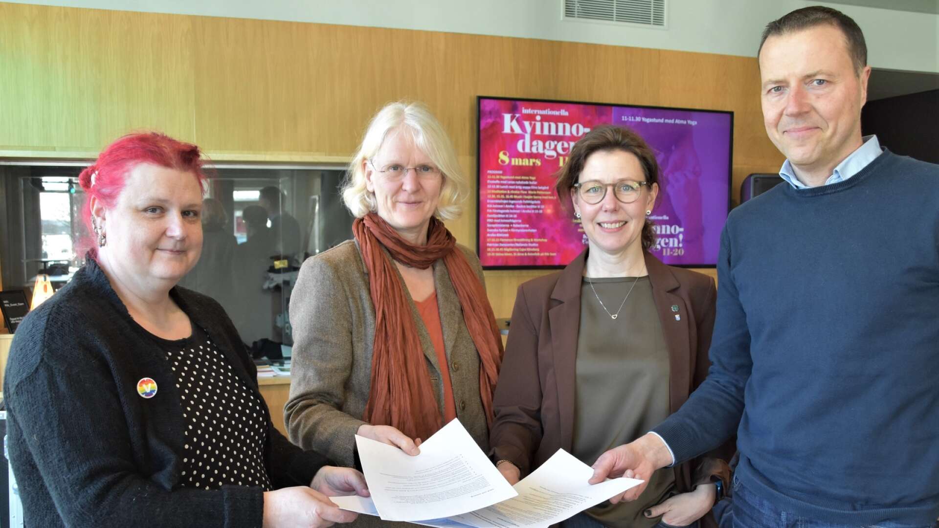 Majoriteten Zara Hedelin (V),  Ute Attermeyer (MP), Mona Smedman (C) och Peter Söderström (S) presenterade handlingsprogrammet för mandatperioden.