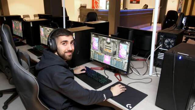 Oliver Kasrani på Game Corner har 20 datorplatser i sitt nya internetkafé.