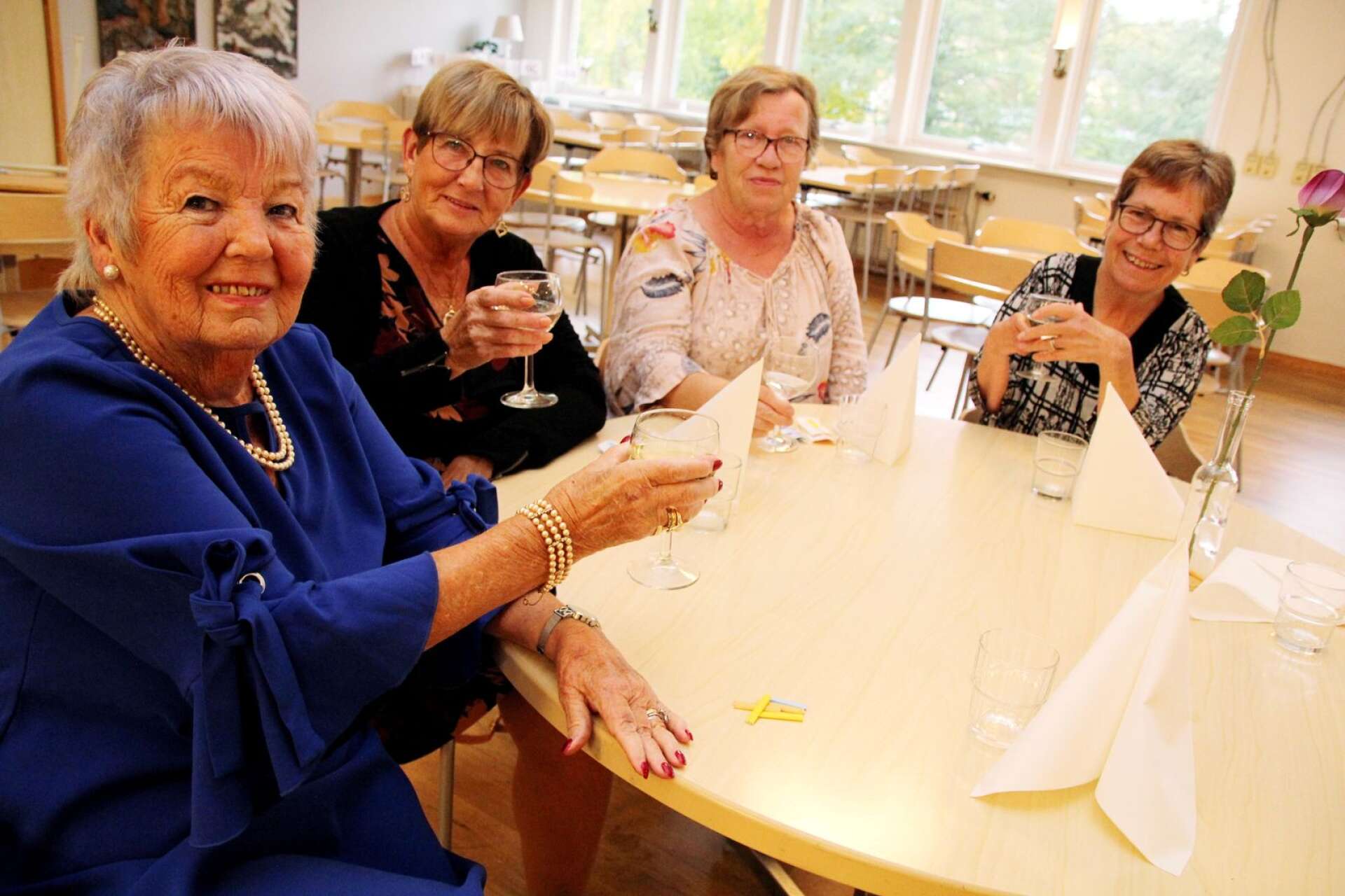 Lisbeth Henriksson, Solveig Nettelbo, Kristina Johannesson och Elisabeth Dahl representerade angränsande PRO-avdelningar vid festen. 