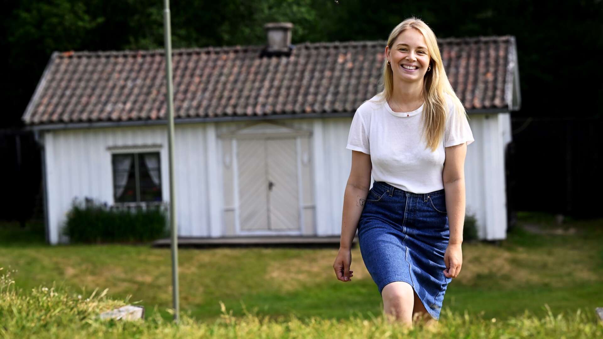 Tova Hollender är ny i rollen som Anna när årets uppsättning av ”Värmlänningarna” har premiär i Ransäter på midsommarafton. 