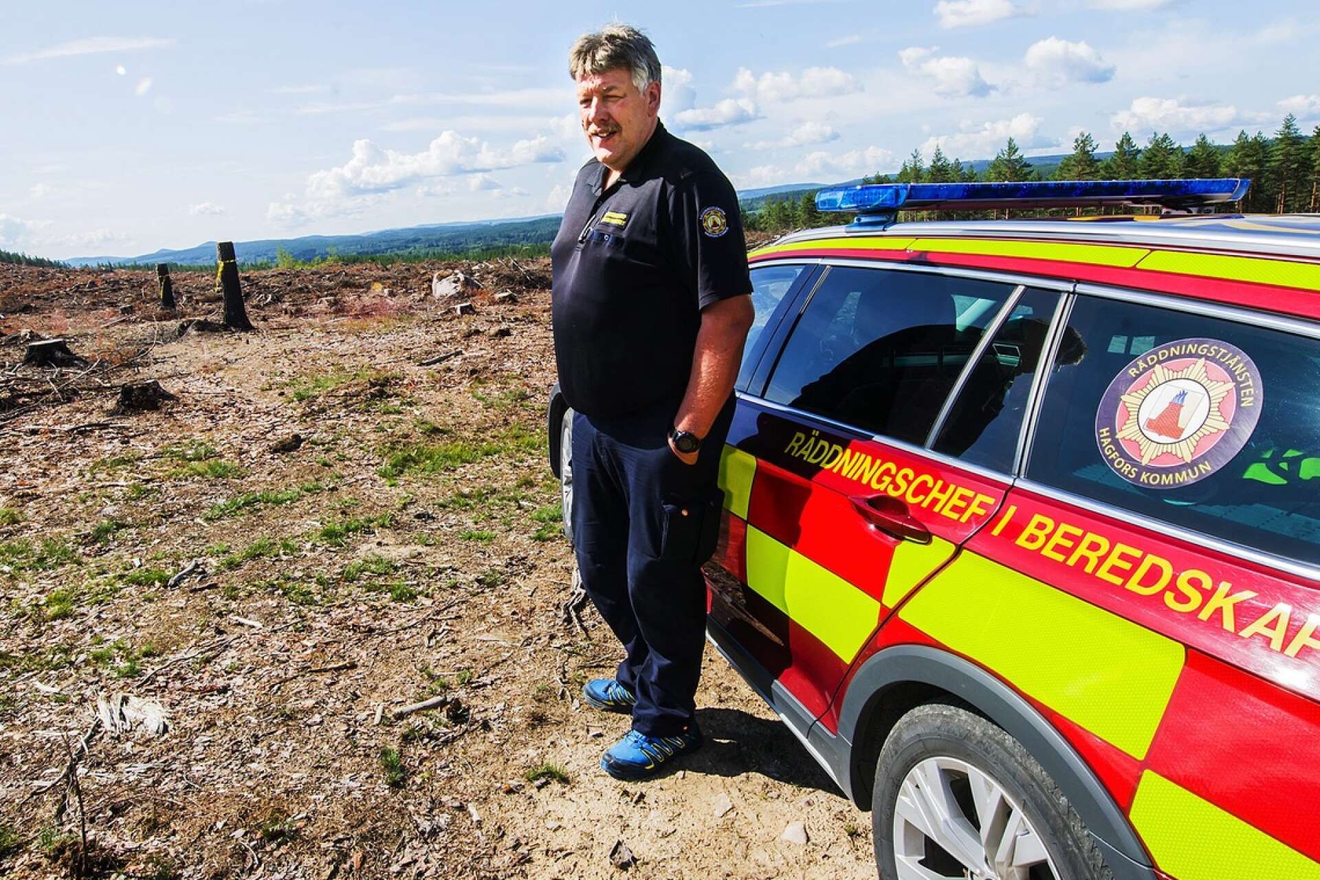 Håkan Finnkvist, räddningchef Hagfors kommun. Här blickar han ut över landskapet i Ekshärad som drabbades av en stor skogsbrand 2018. Arkivbild.