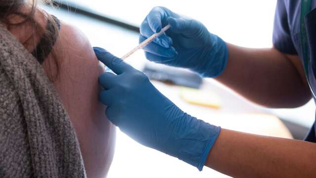 Nu är vaccinationen mot covid-19 och influensa igång i Värmland. 