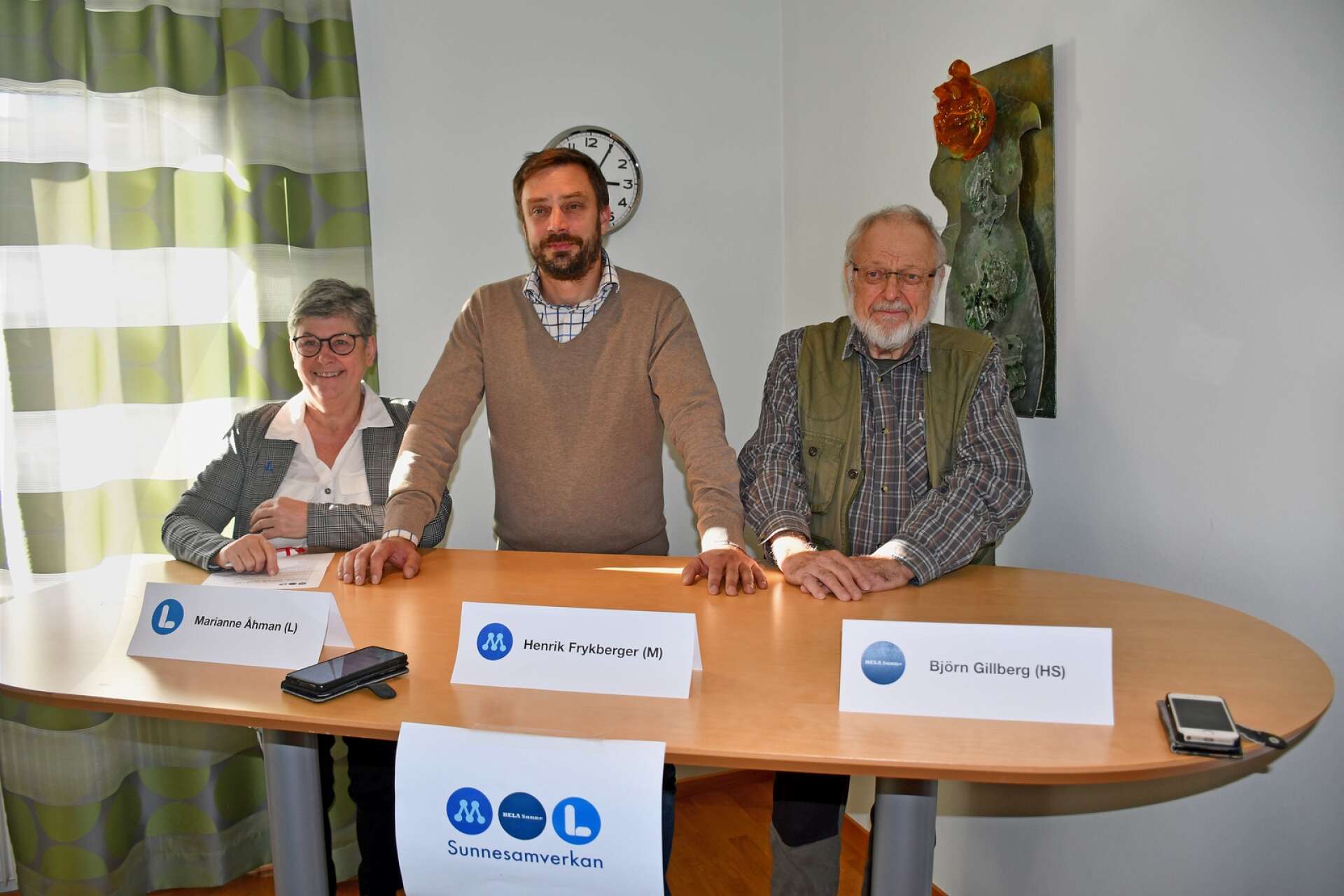 Moderaterna, Hela Sunne och Liberalerna styr Sunne kommun de kommande fyra åren. Från vänster, Marianne Åhman (L), Henrik Frykberger (M) och Björn Gillberg (HS).