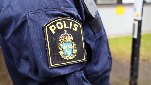 Polisen patrullerade under måndagen i Töreboda och grep då en man misstänkt för ringa narkotikabrott.