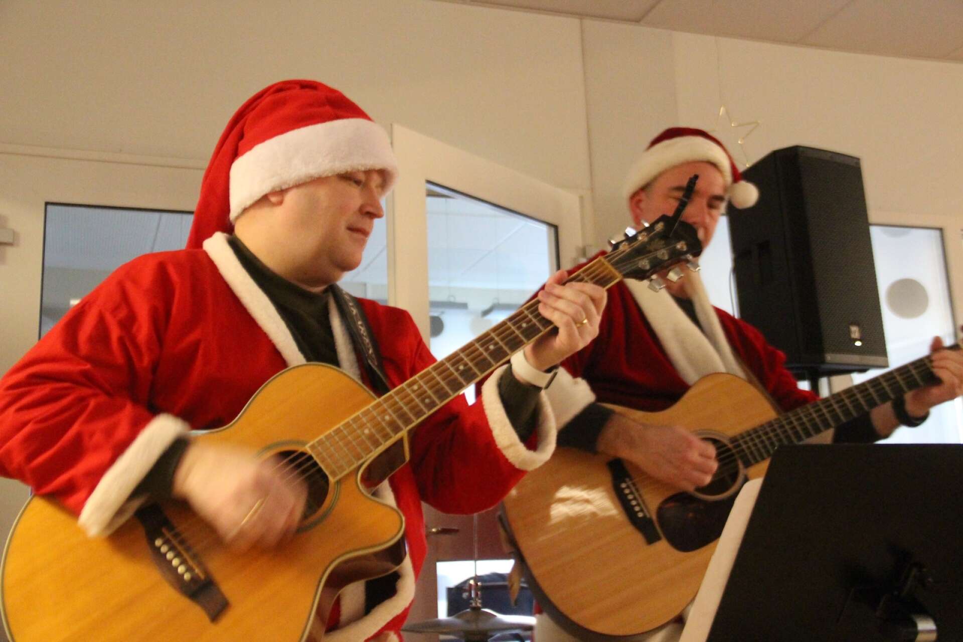 Piff och Puff är också ett radarpar på jul, men åtminstone vad allmänheten känner till spelar de inte lika bra gitarr som Jimmy Grimberg och Niklas Lychou.