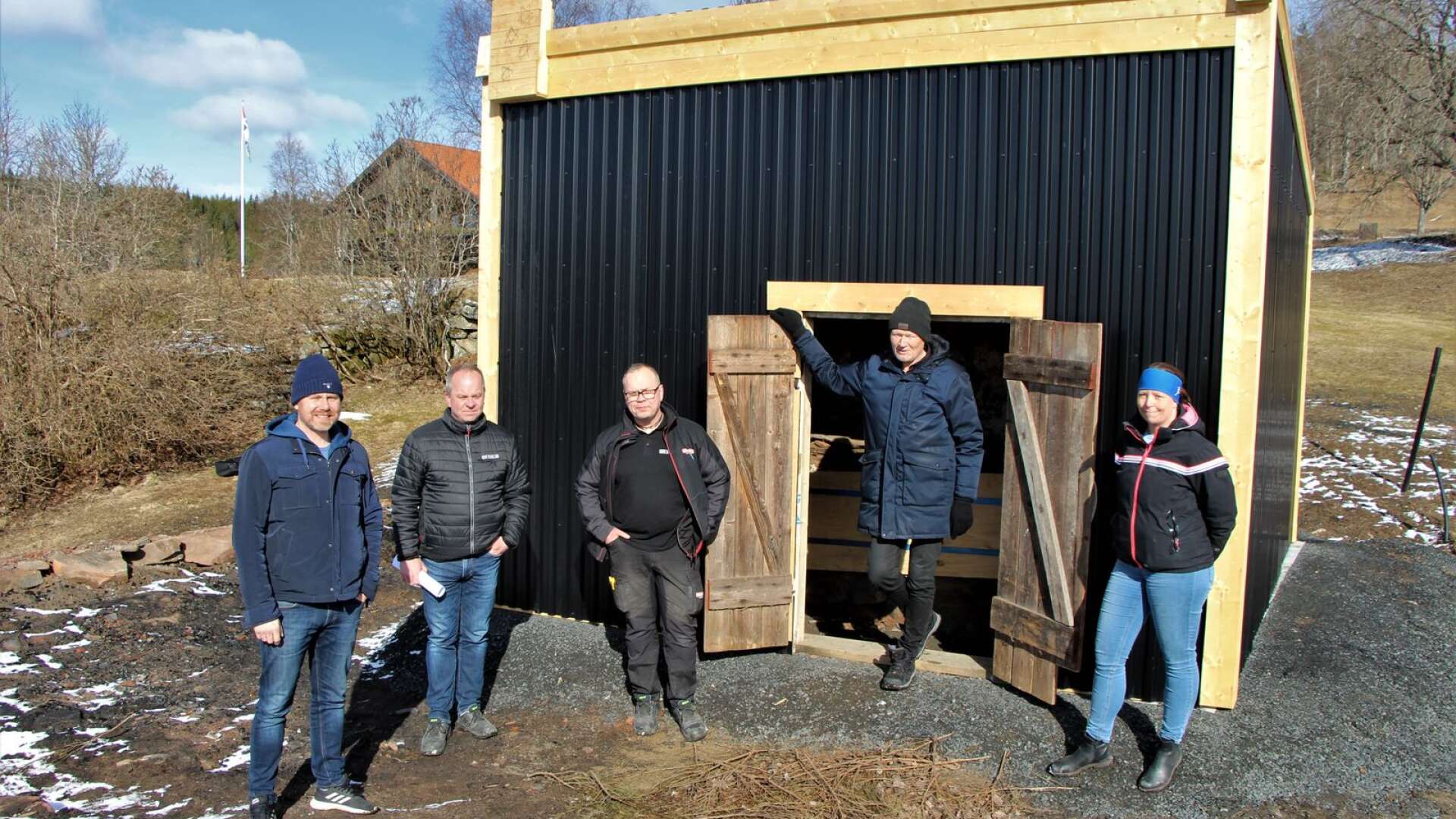 Första byggmötet i Mattila, från vänster: Mats-Ola Levein, Per-Erik Karlsson, Niklas Österberg, Kurt Eide och Linn Umeland.