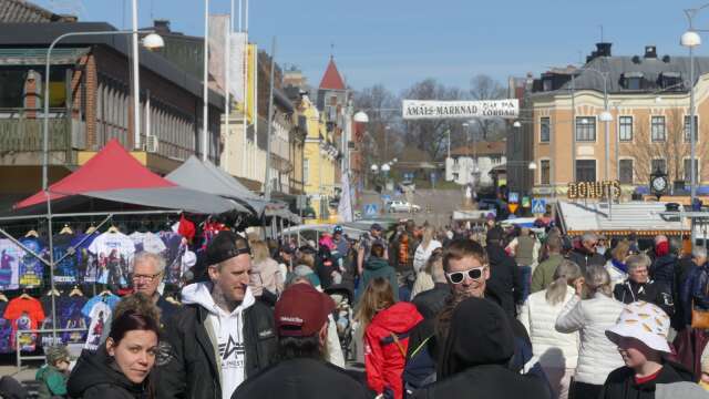 Under lördagen hålls Åmåls vårmarknad.