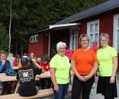 Från vänster Gunilla Gustafsson, Christina Gustafsson och Ulla Persson serverade frukost i bystugan.