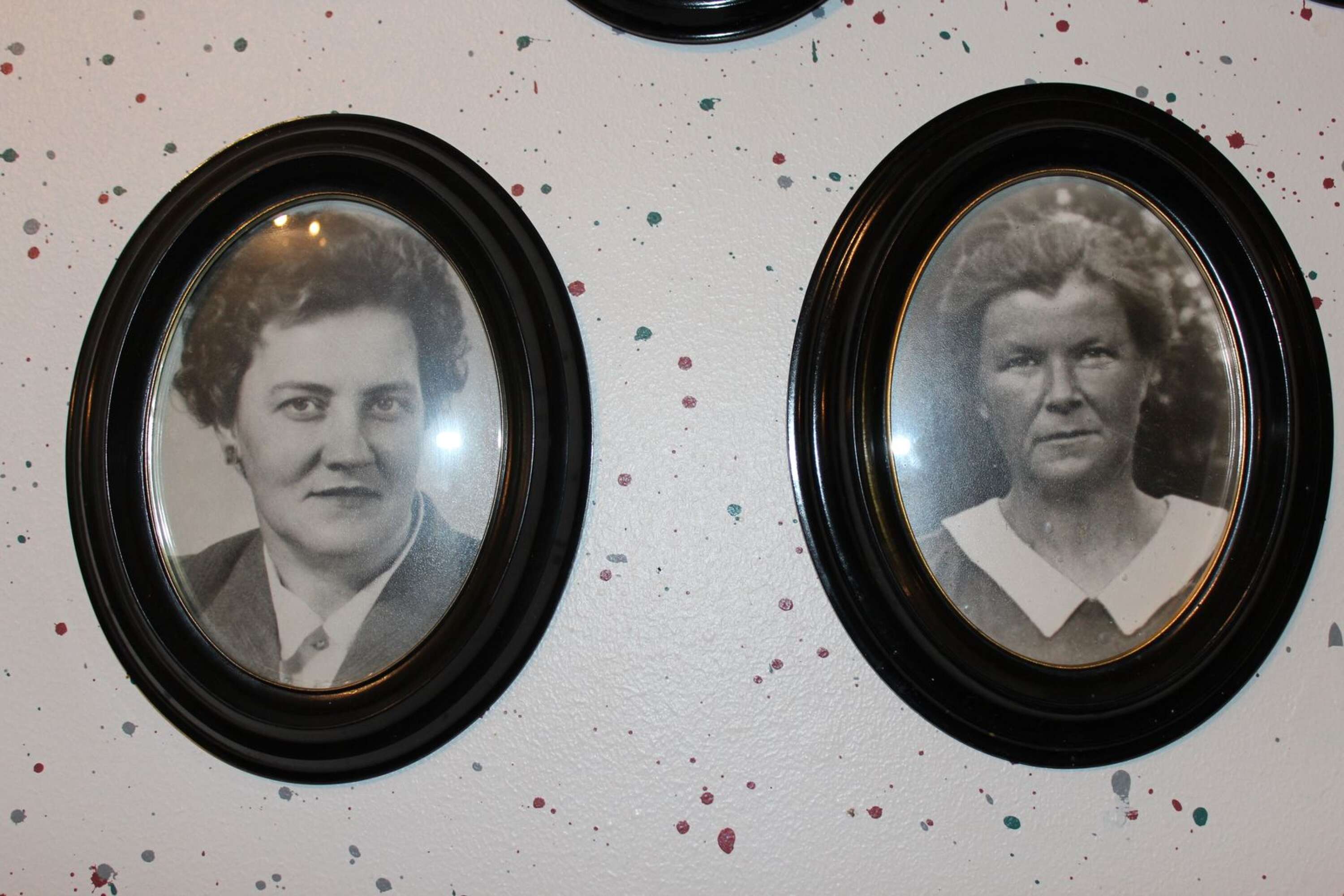 Det var mamma Ina Nordqvist (1922-1967) och farmor Amanda Nordqvist (1886-1960) som från början lärde Bengt vävningens svåra konst. Ett arv han förvaltat väl.