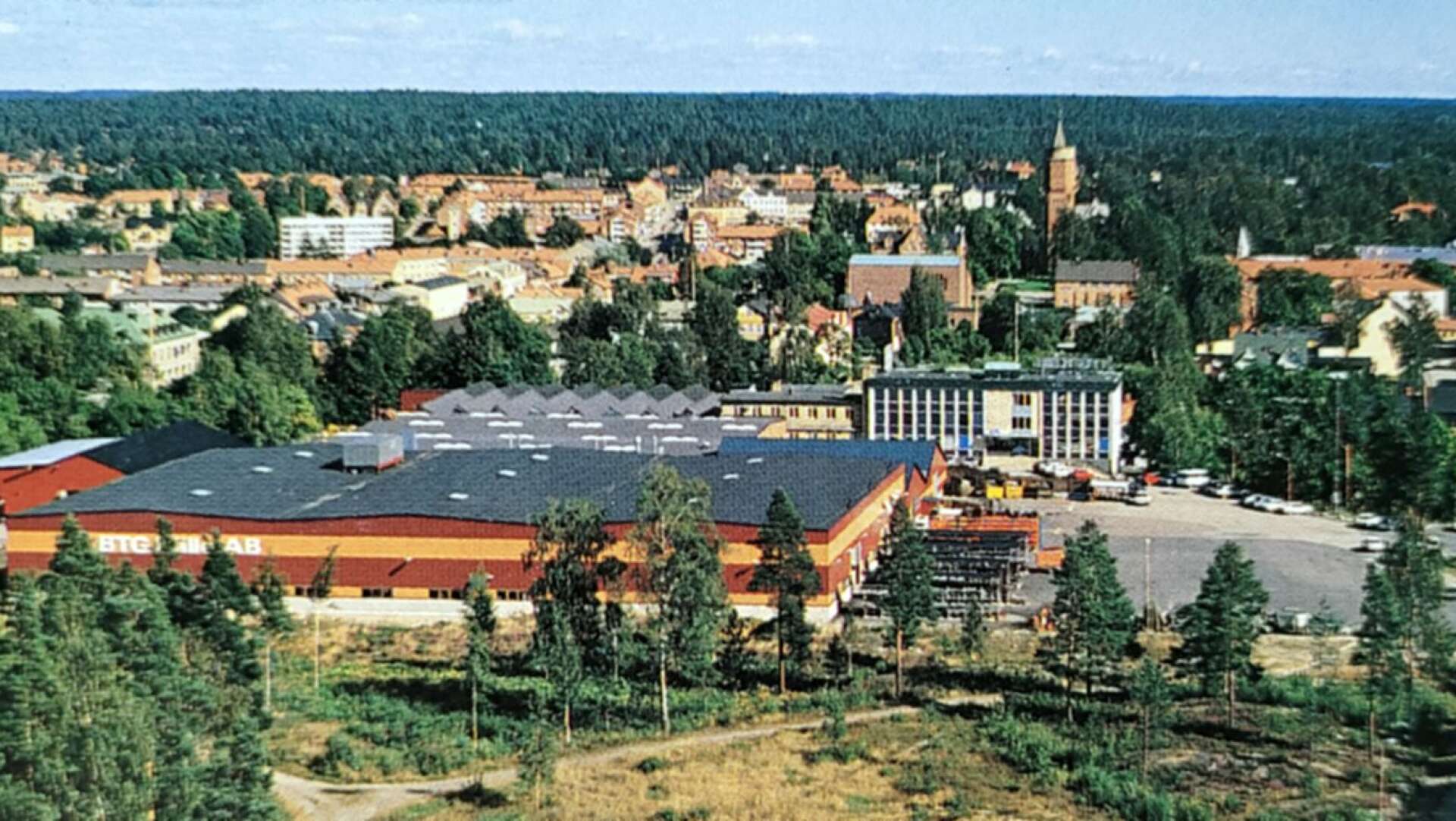 Det som startats som Källe-Regulatorer växte successivt och på 1980-talet utökades bland annat verkstadsytorna markant. Bilden visar fabriksanläggningen som den såg ut vid mitten av 1980-talet. 