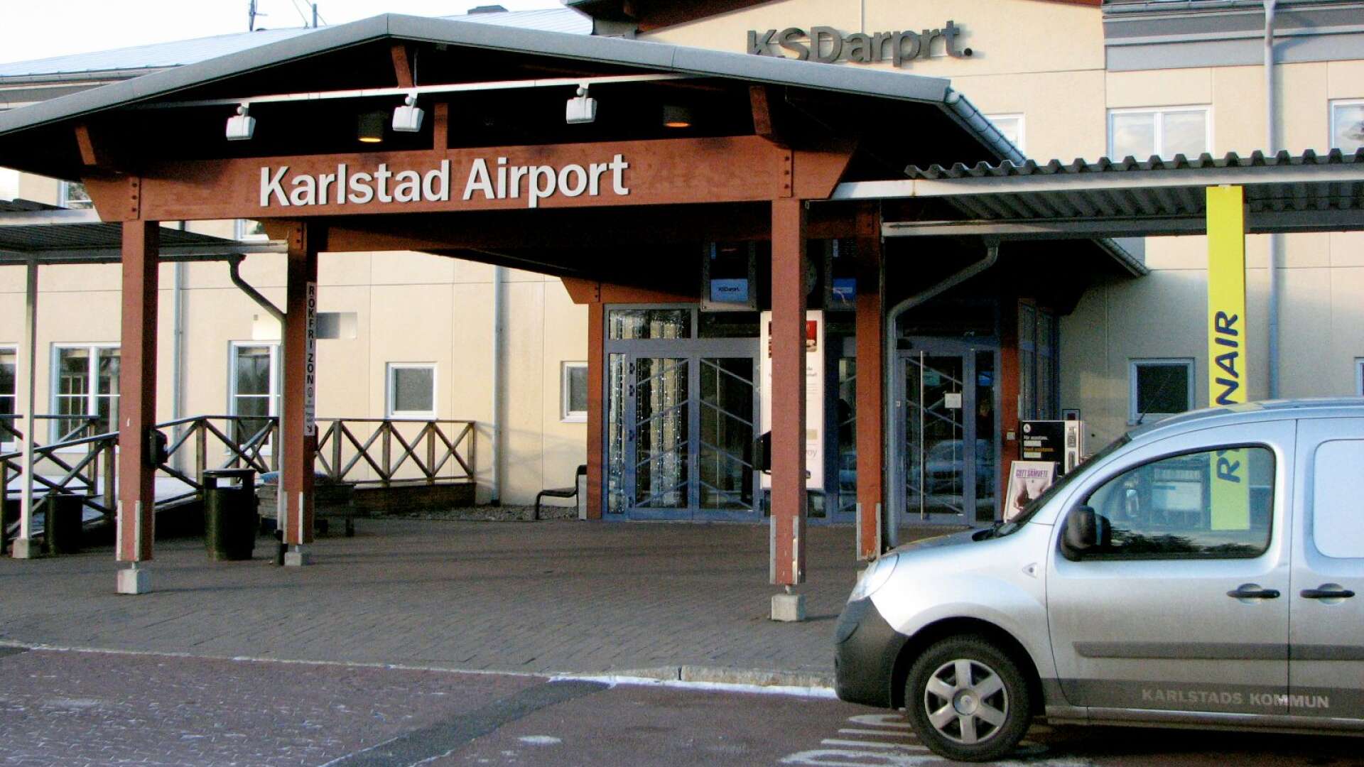 Region Värmland kan gå in i Karlstads flygplats.