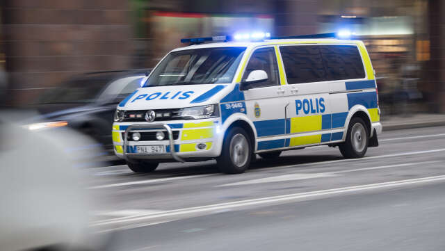 En man i 50-årsåldern har blivit grovt misshandlad i en lägenhet i centrala Örebro. En man i 30-årsåldern, som befann sig i lägenheten, har gripits misstänkt för grov misshandel.