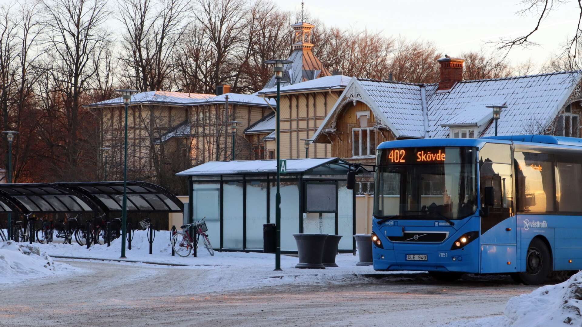 Inställda bussturer mellan Hjo och Skövde - eller omvänt - har ställt till problem för resenärerna. 