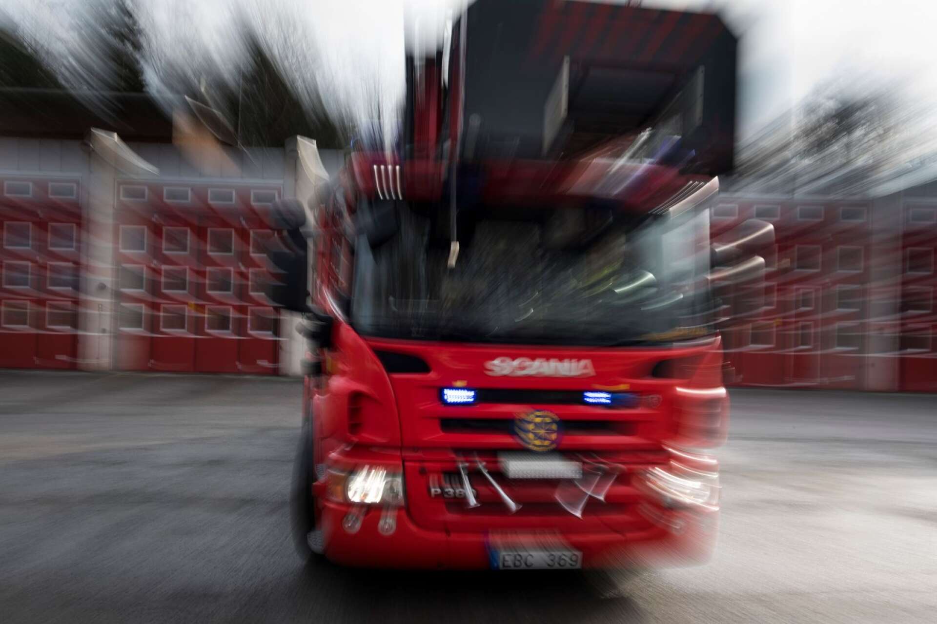 Räddningstjänsten har ryckt ut på en bildbrand i Järn.