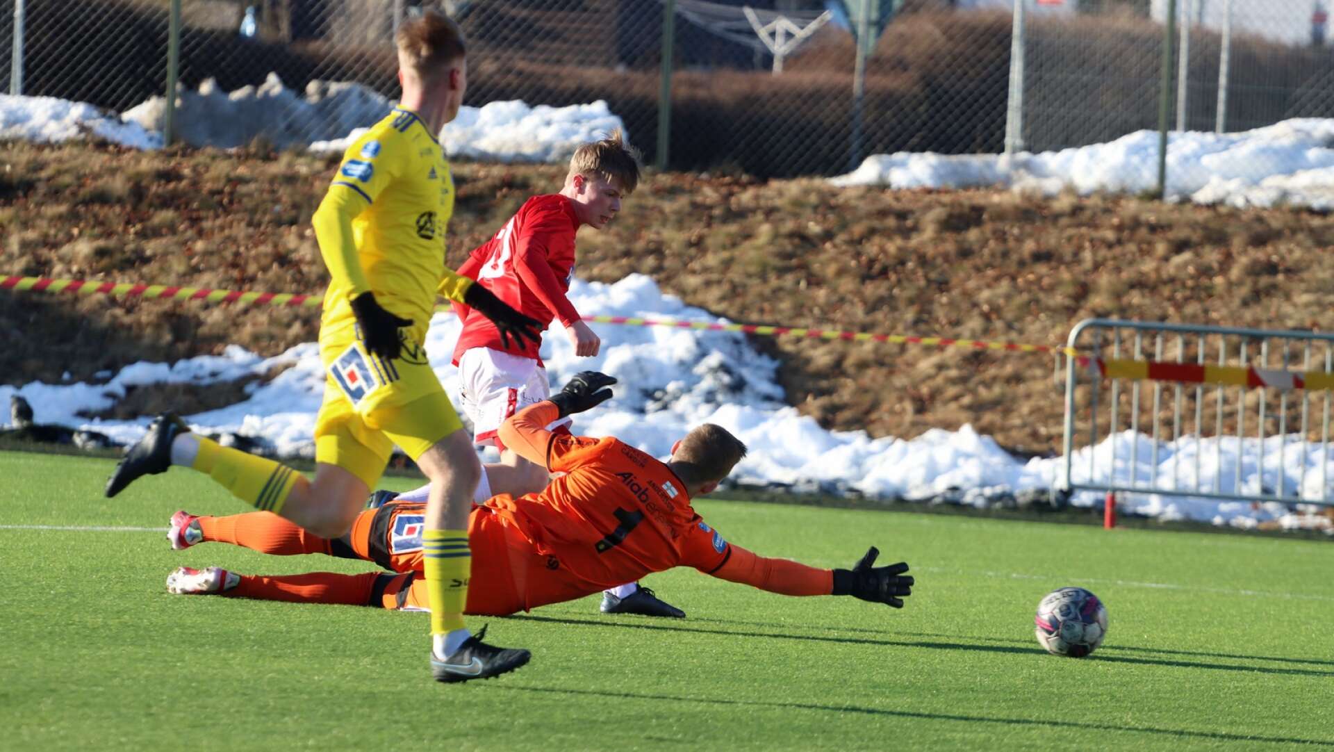 Ludvig Steen (här i Degerforströjan) stod för fyra mål i Karlstads seger.