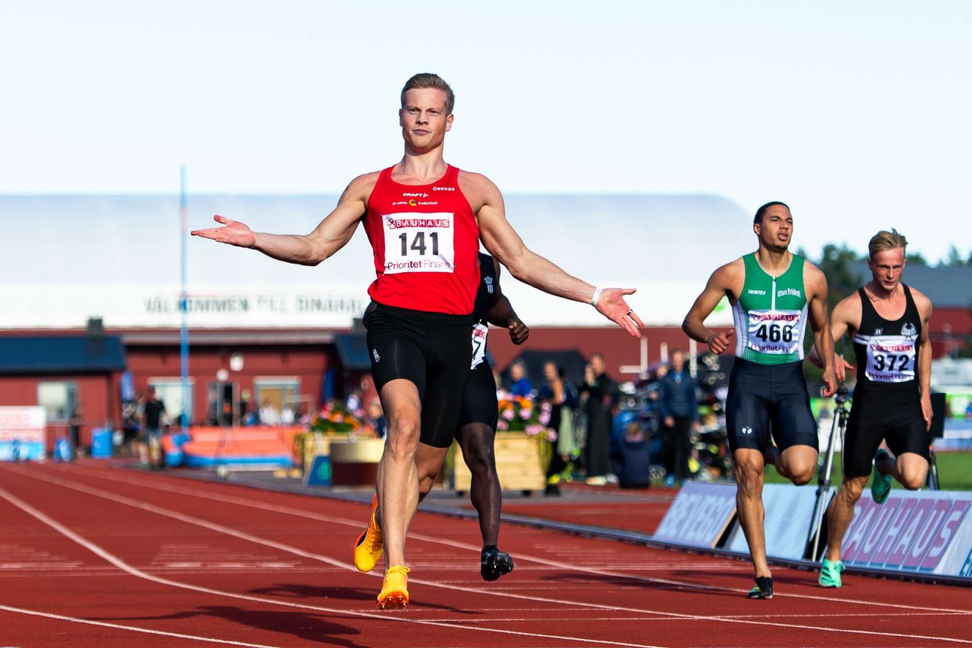 Henrik Larsson tog SM-guld på 100 meter även i år och slog nytt svenskt rekord redan i semifinalen.