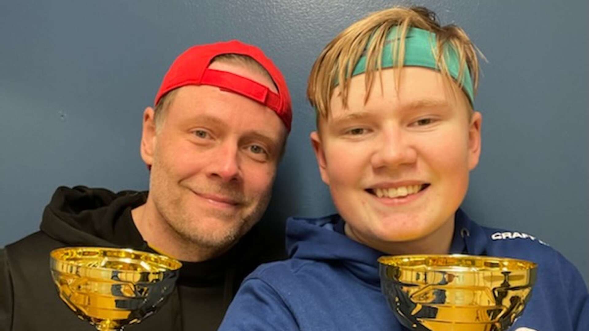 Johan Brorsson och sonen Max Grahn efter helgens final i Borlänge.