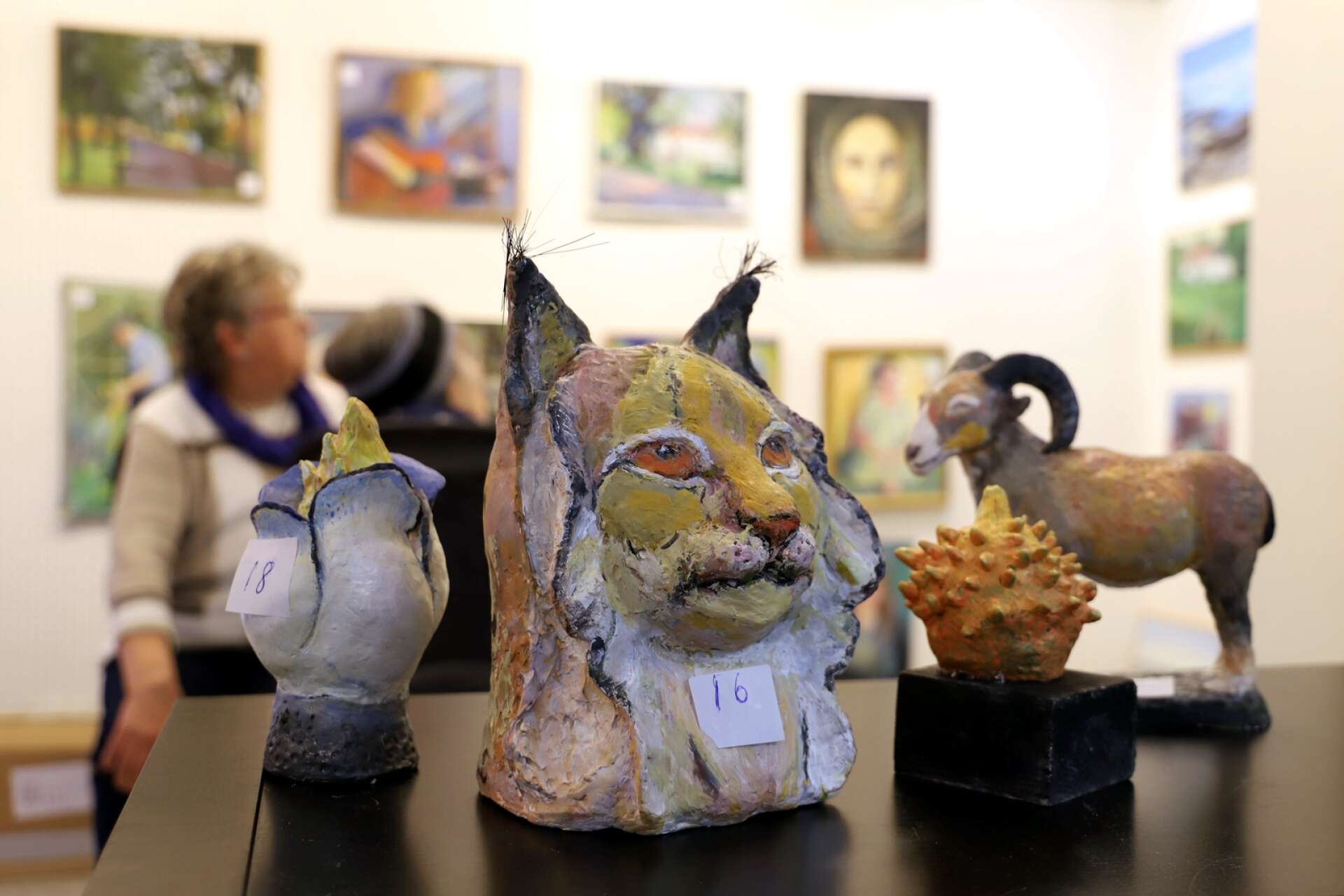 Lena Eismark visar också sin keramik på utställningen, som har vernissage under söndagen, 1 oktober.