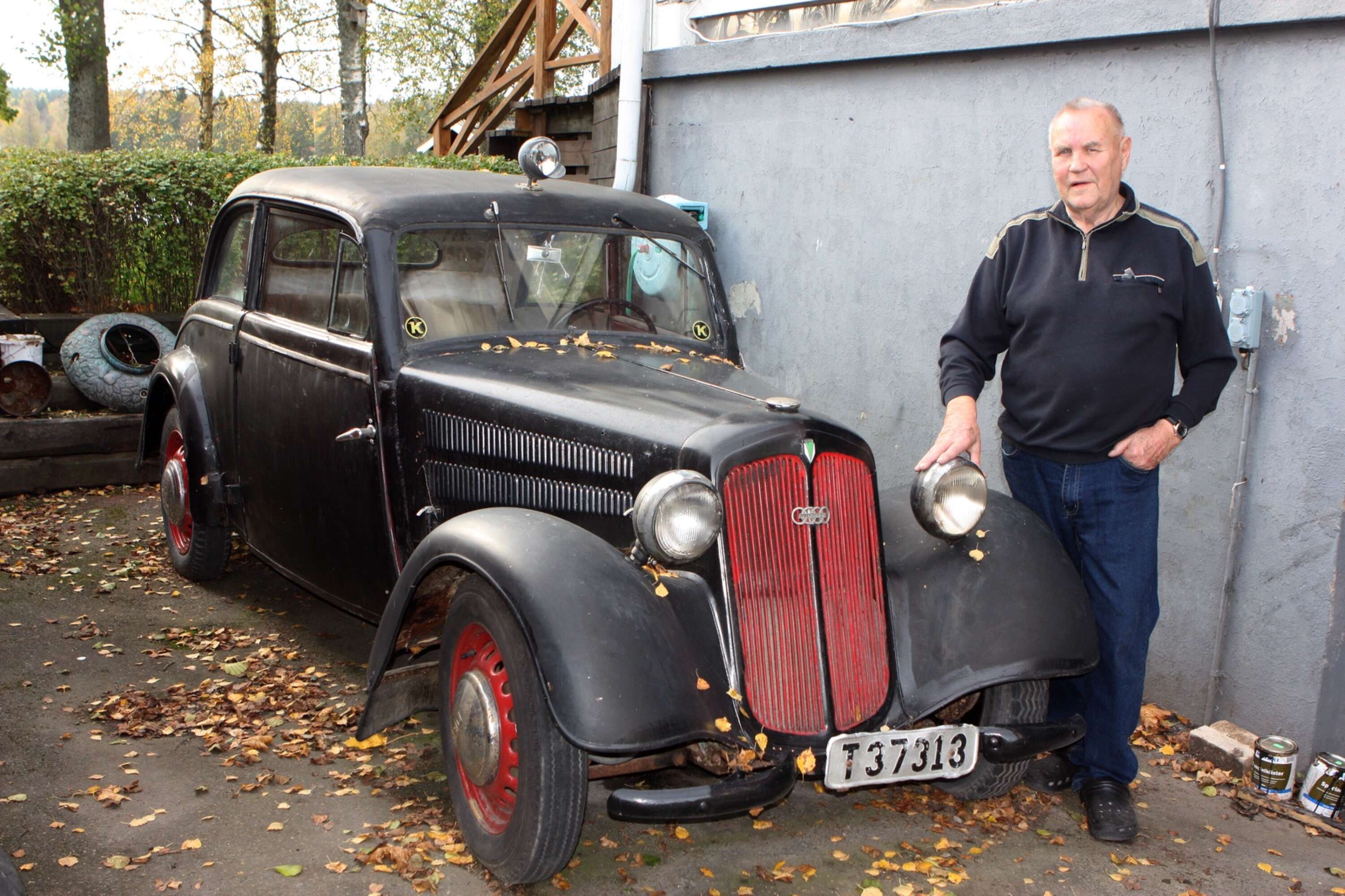 Bertil Jakobsson har under sitt liv haft ett stort intresse för mekanik. Bilar av äldre modell kikade han gärna under huven på.