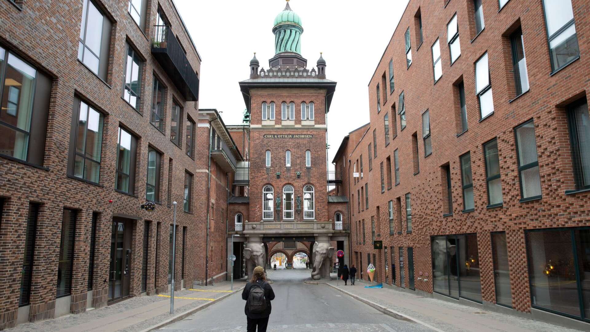 Carlsberg Byen är en stadsdel i förvandling. Här smälter historiska före detta bryggeribyggnader samman med moderna nybyggen.