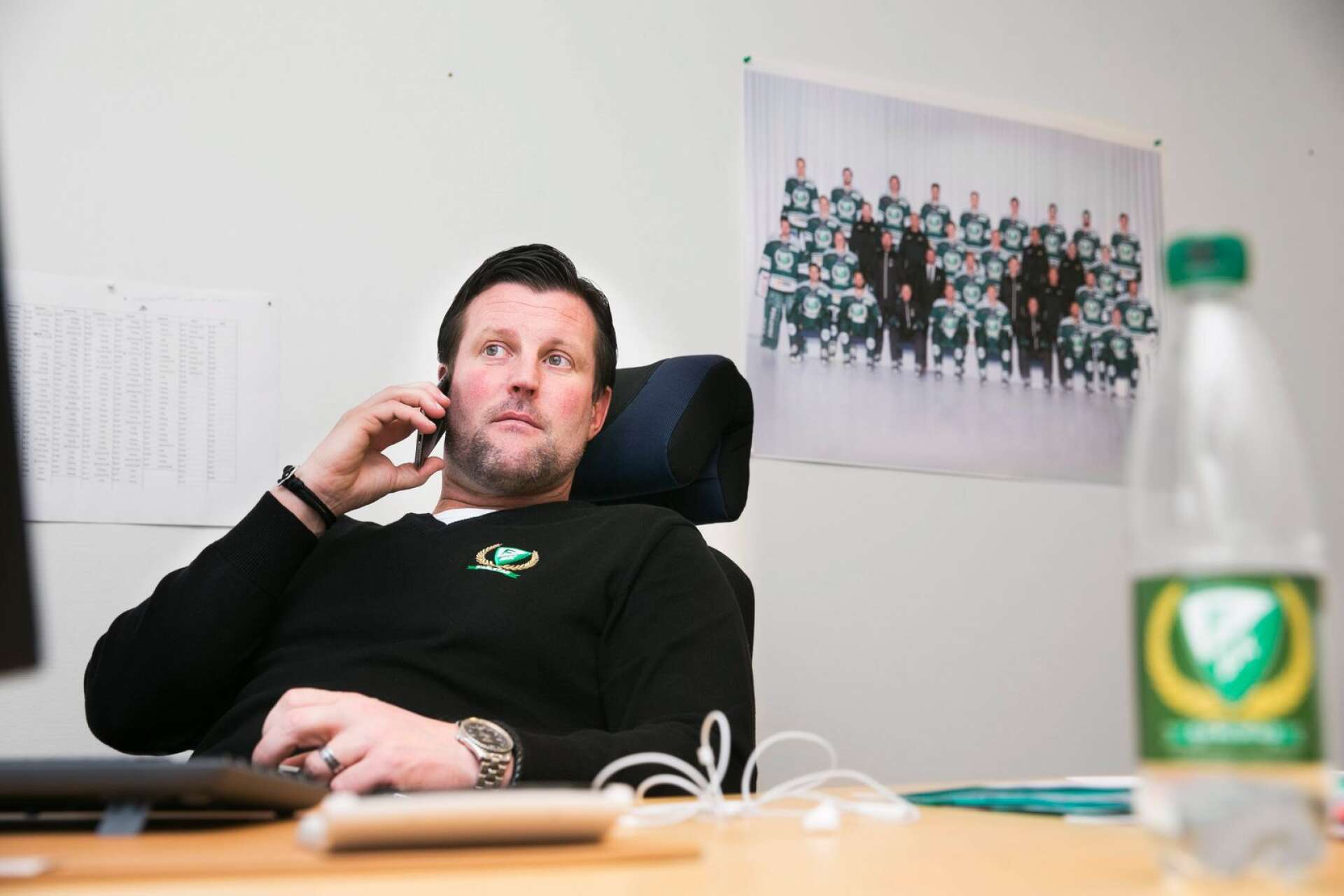 Färjestads general manager Peter Jakobsson avslöjar att Färjestad förhandlade med en handfull spelare när värvningsstoppet trädde i kraft på onsdagen.