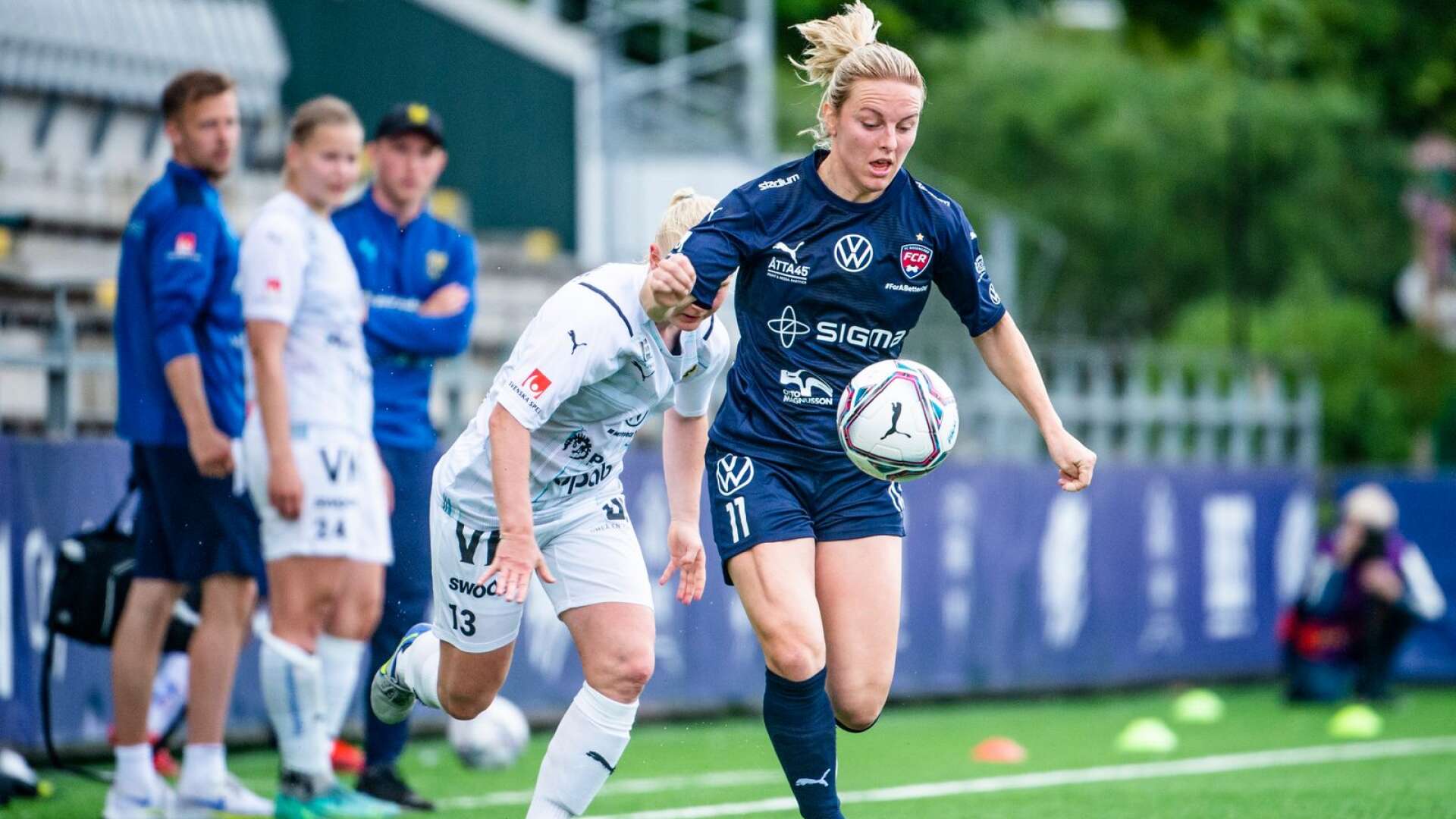 Mimmi Larsson har kontrakt med Rosengård, men lockas samtidigt av spel utomlands. 