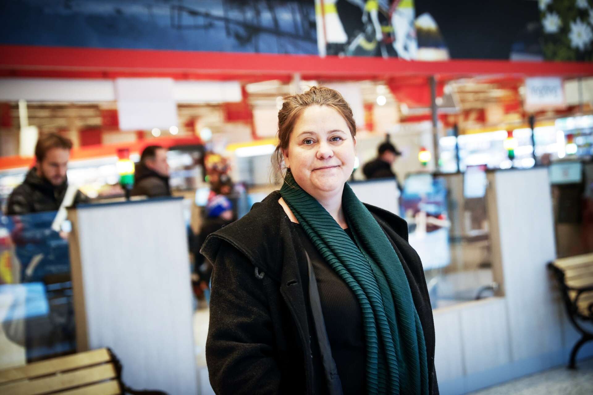 ”Visst hoppas jag att priserna ska gå ner. Ost, Bregott och grönsaker får gärna sänkas i pris, säger Jenny Moberg, 46, från Hammarö.