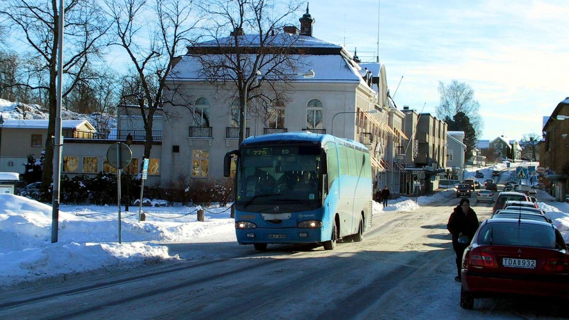 Bussresor till Bengtsfors och Ed blev på onsdagen betydligt billigare än tidigare. Men samtidigt försvann Åmåls undantag för resor till Säffle och Svaneholm. De resorna blir dyrare.