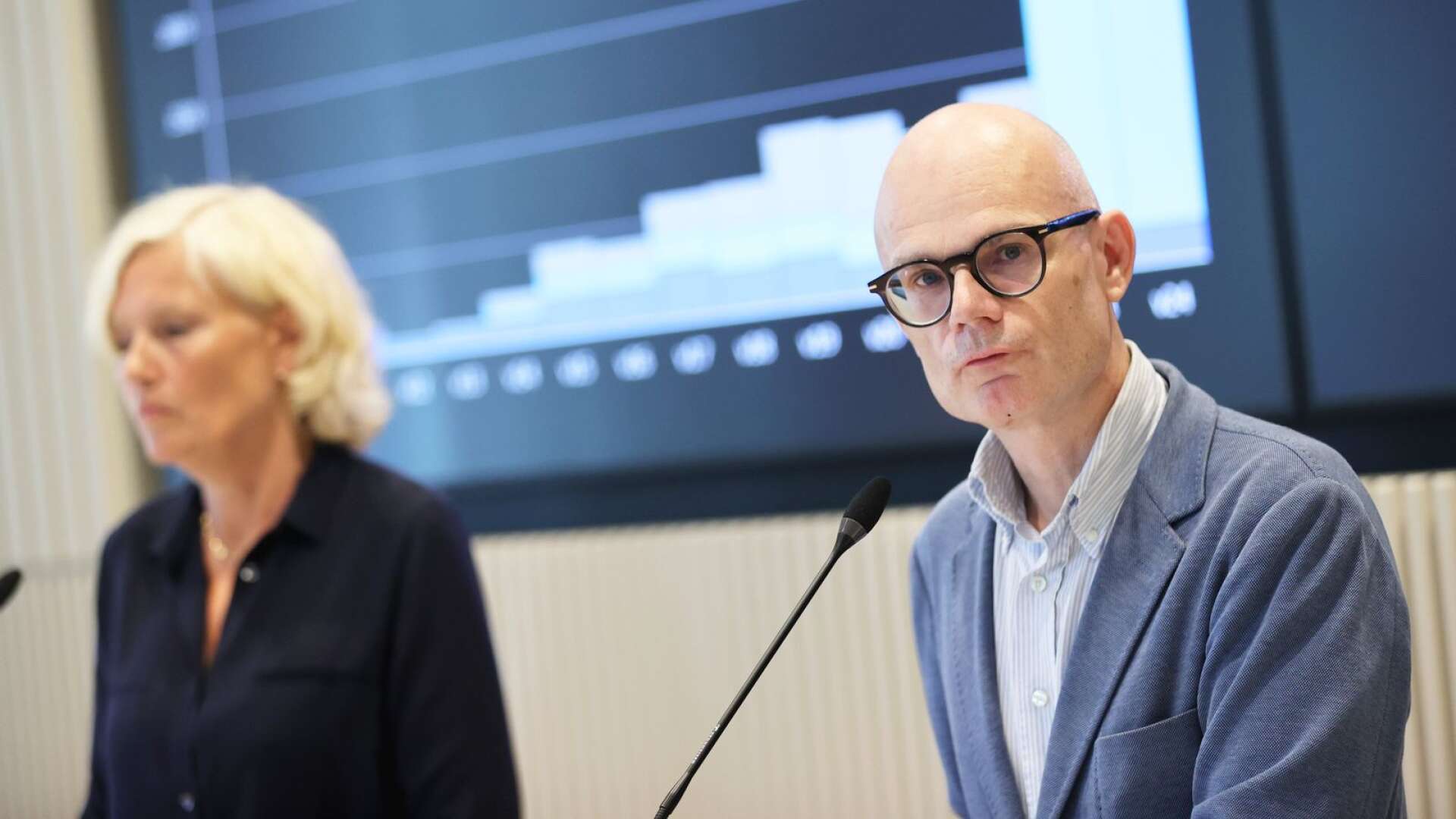 Ann Söderström, hälso- och sjukvårdsdirektör, och Thomas Wahlberg, smittskyddsläkare, meddelar att de skärpta allmänna råden kommer att förlängas.