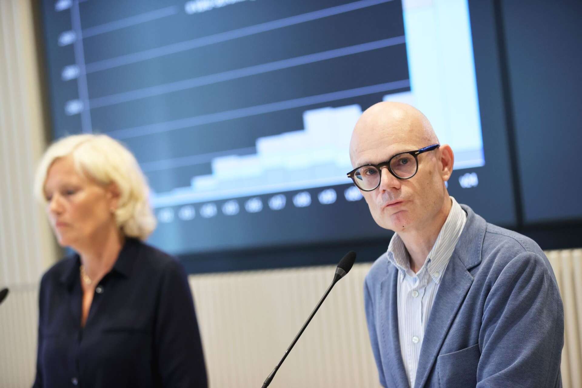 Ann Söderström, hälso- och sjukvårdsdirektör, och Thomas Wahlberg, smittskyddsläkare, meddelar att de skärpta allmänna råden kommer att förlängas.