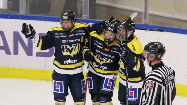 Lina Ljungblom (mitten) och HV 71 är klart för semifinal.