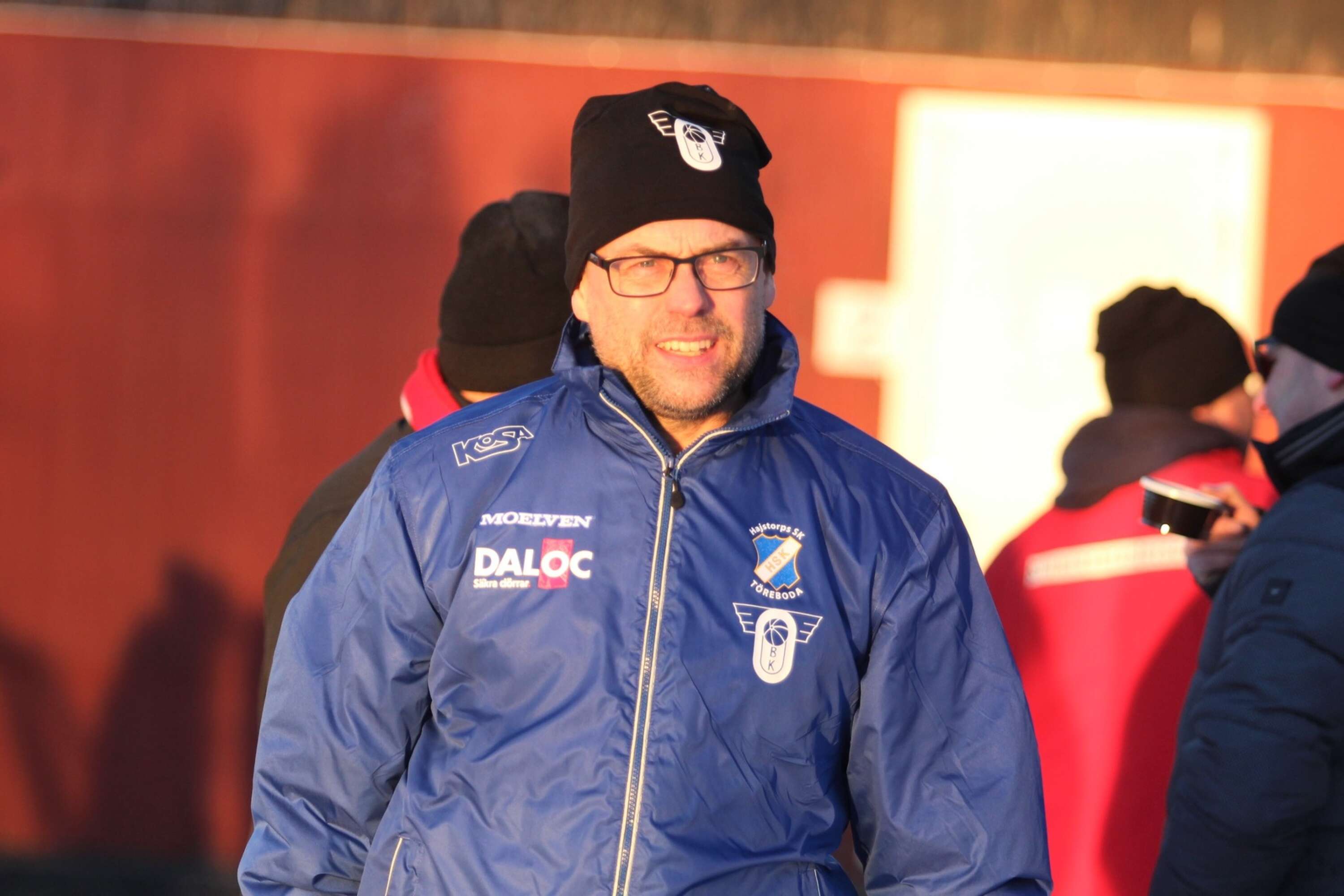Tomas Andersson, tränare för Otterbäckens BK, ger ändå laget godkänt med tanke på förutsättningarna.