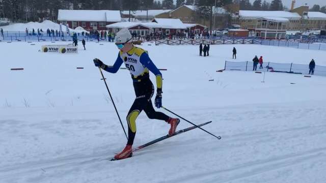 Alva Olsson från Åmåls OK slutade på elfte plats i distansloppet på ungdoms-SM i Kalix i klassen D15.