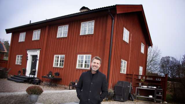 Magnus Gustafsson har flyttat från Stockholm till Tynäs på Hammarö. Han är utvecklingschef på produktionsbolaget Jarowskij som tagit fram flera av de mest populära tv-programmen.