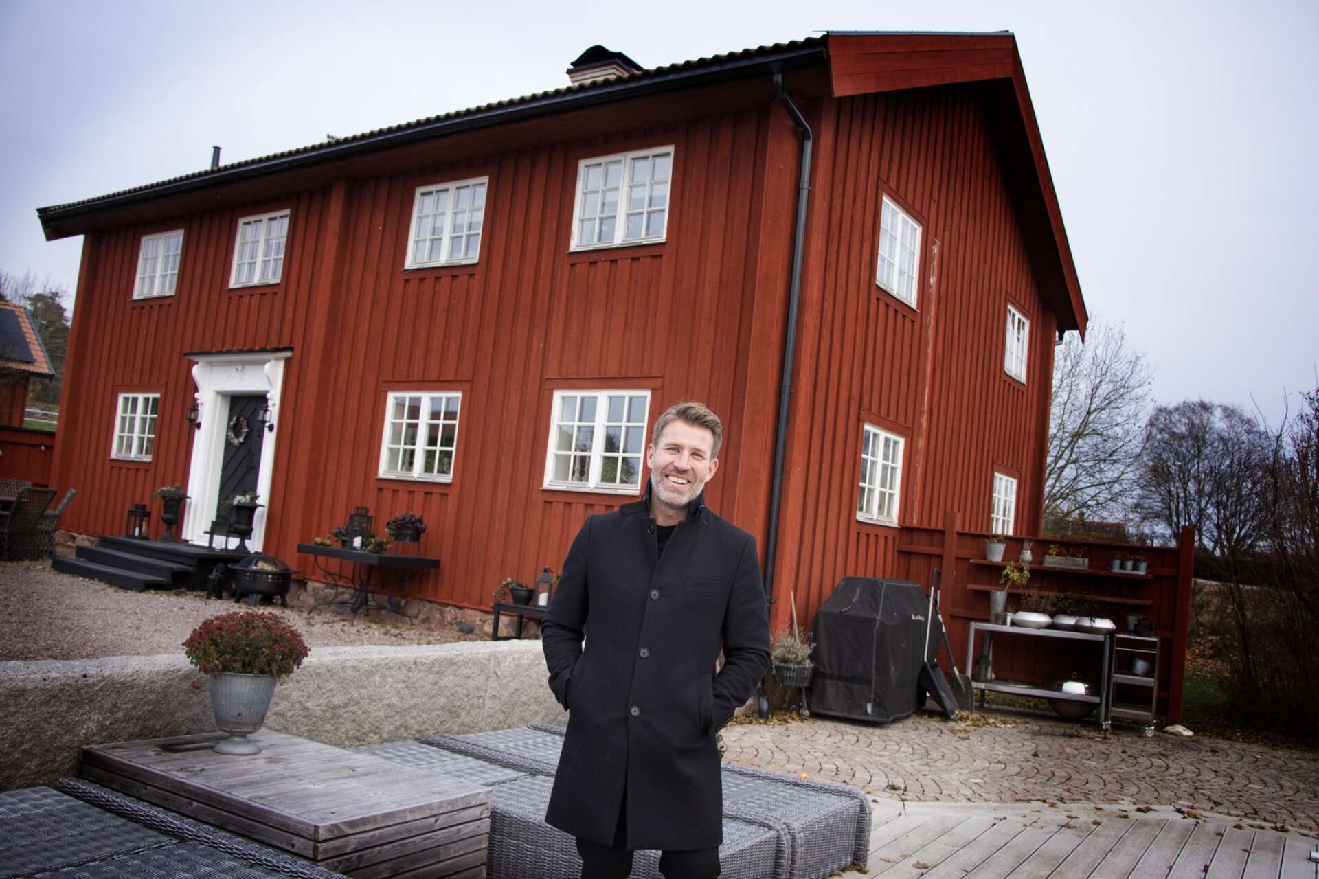 Magnus Gustafsson har flyttat från Stockholm till Tynäs på Hammarö. Han är utvecklingschef på produktionsbolaget Jarowskij som tagit fram flera av de mest populära tv-programmen.